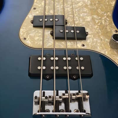 Fender Precision Bass Deluxe RW Fretboard 1995 Blue Burst image 4