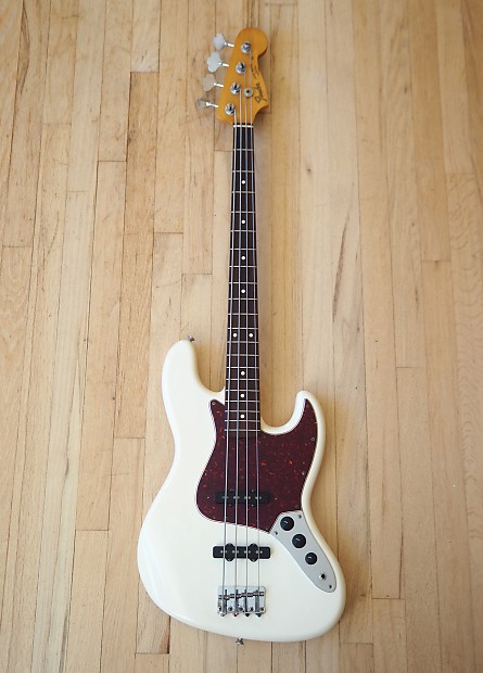 1982 Fender Jazz Bass '62 Vintage Reissue Olympic White JV