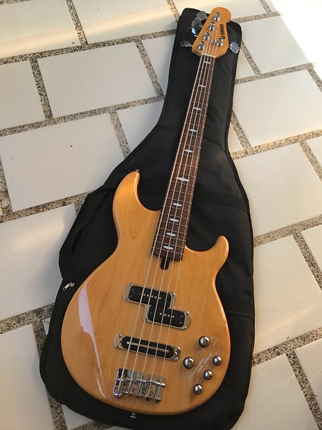 Yamaha BB615 Bass Guitar -Free Shipping- | Reverb España