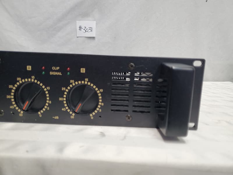 YAMAHA P1600 2 CHANNEL STEREO POWER AMPLIFIER #3031 160 YAMAHA P1600 2 CHANNEL STEREO POWER AMPLIFIER #3031 160