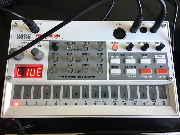 Korg Volca Beats, Sample, Bass, Keys Set! w/ Power Adapters, Mixer, Audio  and Sync Cables
