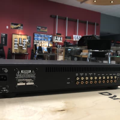 Conrad Johnson ET3 Preamplifier Line Stage with Phono image 3