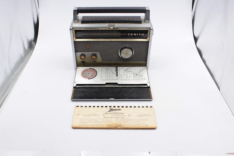 Vintage Zenith Trans-Oceanic Royal 1000-D AM/8-BAND Vintage Zenith Trans-Oceanic Royal 1000-D AM/8-BAND
