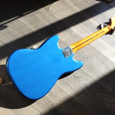 Immagine SQUIER " Classic Vibe '60s Mustang Lake Placid Blue" by FENDER - 2