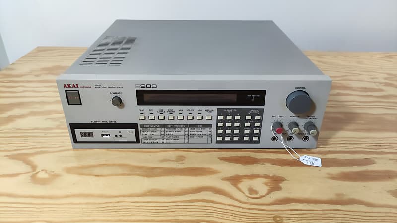 Akai S900 MIDI Digital Sampler 1986 - White (Fully Expanded 