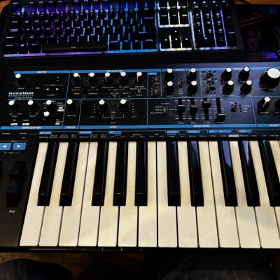 Novation Bass Station II 25-Key Monophonic Synthesizer 2013 - Present - Black