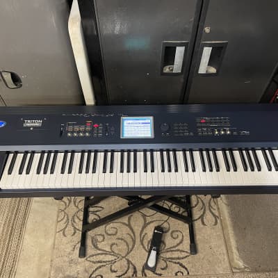 Korg Triton Extreme 88-Key Synthesizer/Workstation