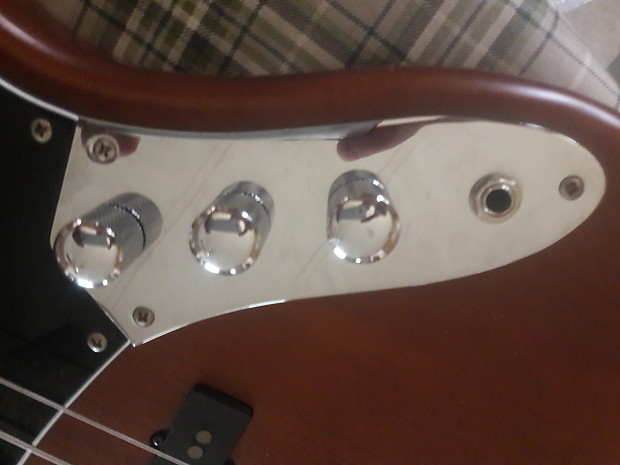 Chrome Knurled knobs from 04 Fender Squier Standard Jazz Bass Reverb