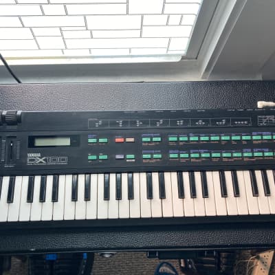 Yamaha DX100 Programmable Algorithm Synthesizer 1985 - Black (PLEASE SEE DESCRIPTION)