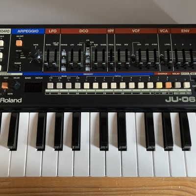 Roland JU-06A Boutique Series Synthesizer Module with K-25m Keyboard 2019 - Present - Black