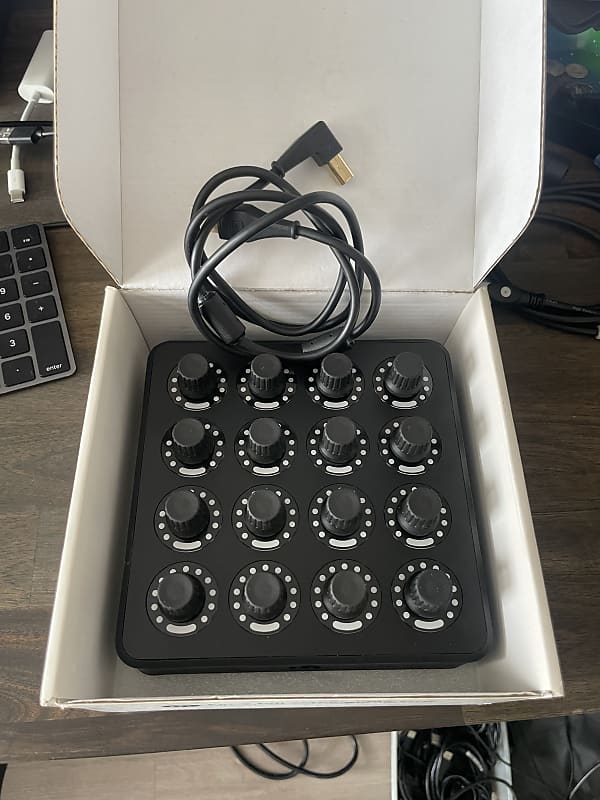 DJ Tech Tools MIDI Fighter Twister | Reverb DJ Tech Tools MIDI Fighter Twister | Reverb