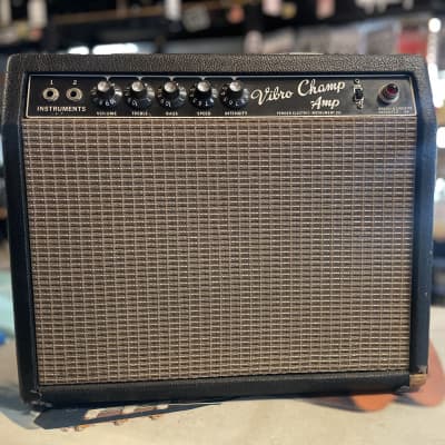 Vintage fender deals vibro champ