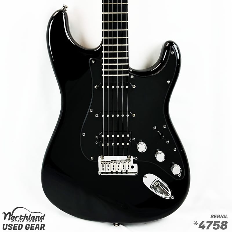 Fender FSR None More Black American Deluxe Stratocaster HSS Black