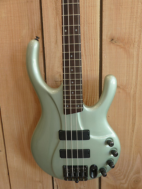 ゴールド 4弦エレキベースIBANEZ EDC-700希少品 ゴールド 4弦エレキベースIBANEZ EDC-700希少品 ゴールド 4弦