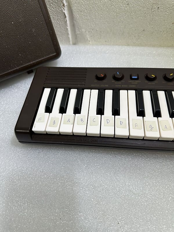 YAMAHA PS-2 Portasound Mini Keyboard in case 1980s Vintage