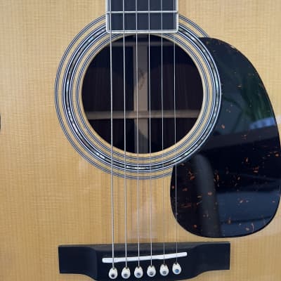 Martin J 40  Acoustic Guitar 2024 - Natural image 4