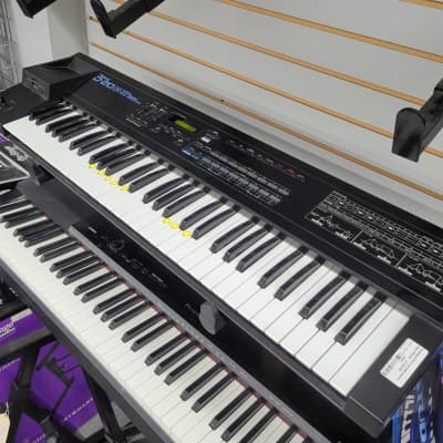 Roland D-20 61-Key Multi-Timbral Linear Synthesizer / Multitrack Sequencer 1988 - 1992 - Black