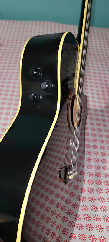 Guitar Yamaha CWE-8