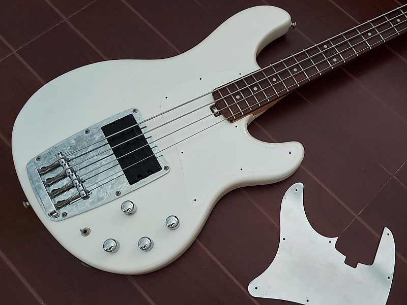 Ibanez アイバニーズ ATK300RM エレキベース ホワイト Ibanez ATK 300RM 2007 Pearl White (Free Shipping) | Reverb
