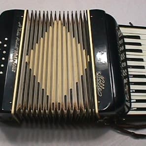 Vintage Italian Made Noble 12 Bass Accordion in Original Case & Ready to Play as-is image 5