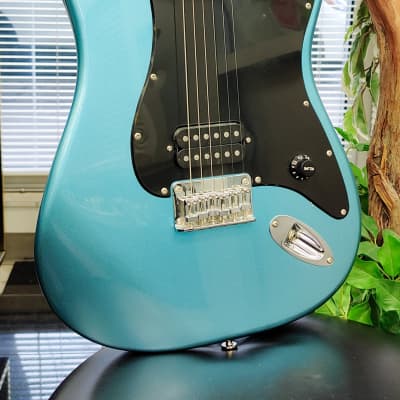 Squier Tom DeLonge Inspired Bullet Stratocaster - Ice Blue image 2