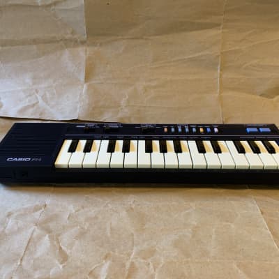 Casio PT-1 29-Key Mini Synthesizer 1982 - 1988 - Black EC with Users Manual Booklet image 3