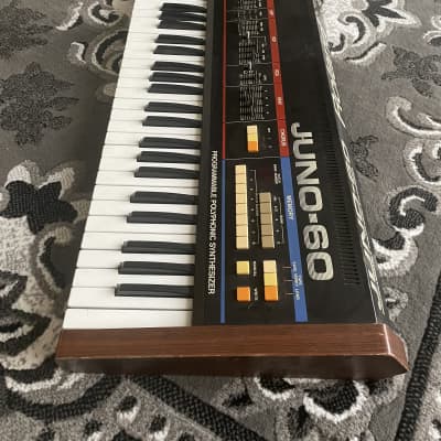 Roland Juno-60Key Polyphonic Synthesizer 1982 - 1984 - Black