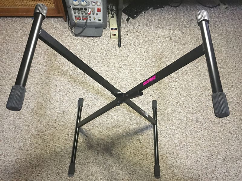 OnStage LokTight SingleX Keyboard Stand with quikSQUEEZE Reverb
