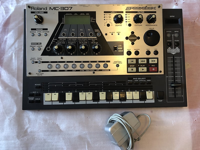 販売特販Roland groovebox mc-307 グルーヴボックス 音源モジュール