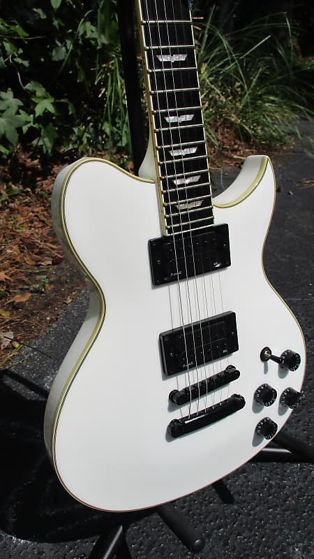 Washburn WI-45 Idol Electric Guitar~White~w/Gig Bag