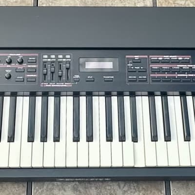Roland RD-600 88-Key Digital Stage Piano 1997 - 2002 - Black