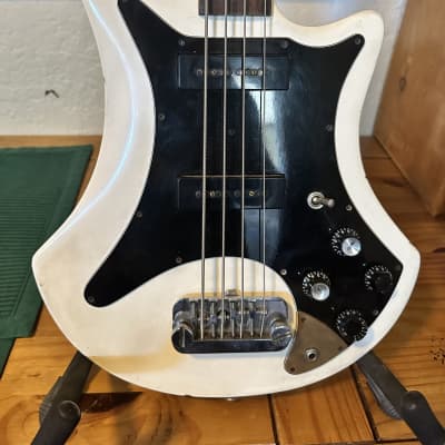 late 70s white Guild B-302 bass image 2