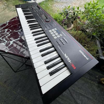 Roland XPS-30 61-Key 64-Voice Expandable Synthesizer