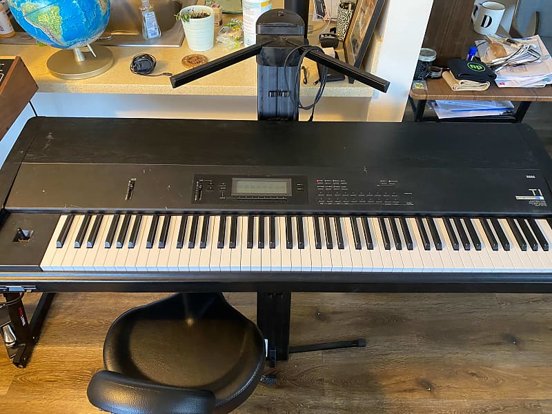 Korg T1 1989-1900 - Black | Reverb