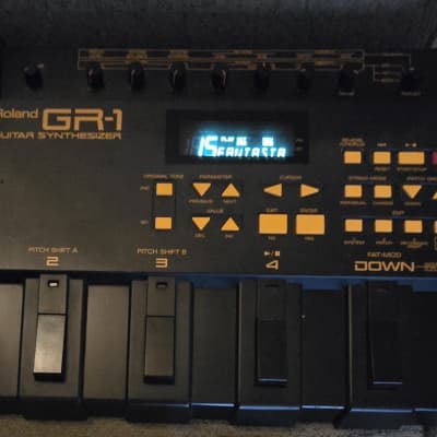 Roland GR-1 Guitar Synthesizer W/Manual