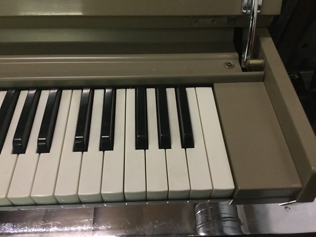 Yamaha L-2 Electric Reed Organ