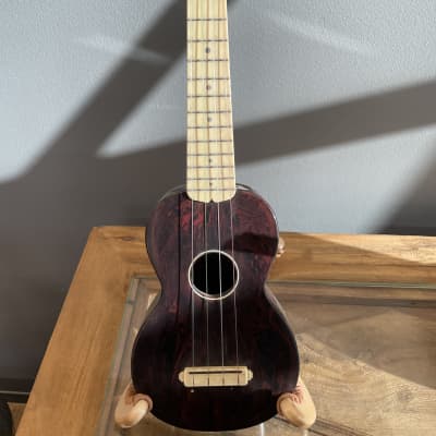 Maccaferri Islander soprano ukulele Dark red swirl image 5