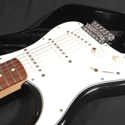 Fender Standard Stratocaster Left-Handed with Rosewood Fretboard 2013 - Black image 9
