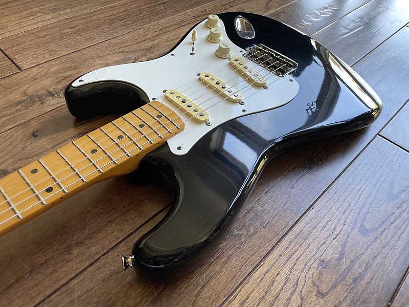 Fender JapanストラトキャスターST-57 ダイナ製 ブラック Fender JapanストラトキャスターST-57 ダイナ製 ブラック