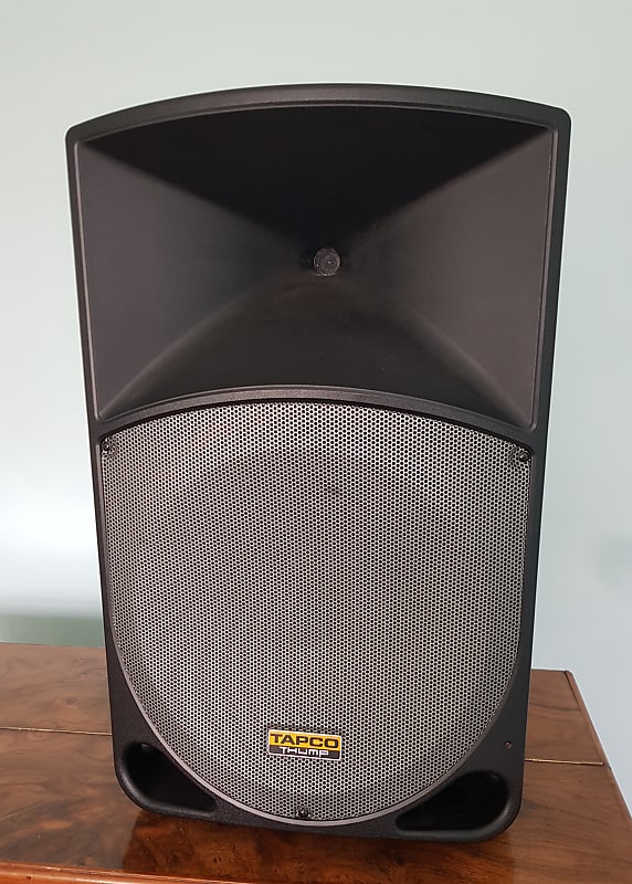 2 x Tapco (Mackie) Thump TH15A active speakers (300W) Reverb UK