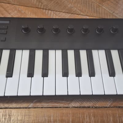 Native Instruments Komplete Kontrol M32 | Reverb