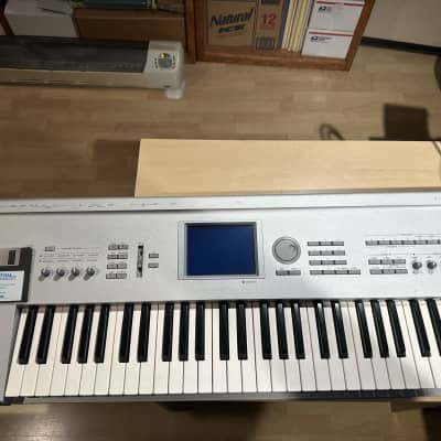 Korg Triton Standard 61-Key 62-Voice Polyphonic Workstation 2000 - 2002 - Silver