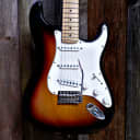Fender  Highway One Stratocaster 2005 3-Tone Sunburst w/ Gig Bag