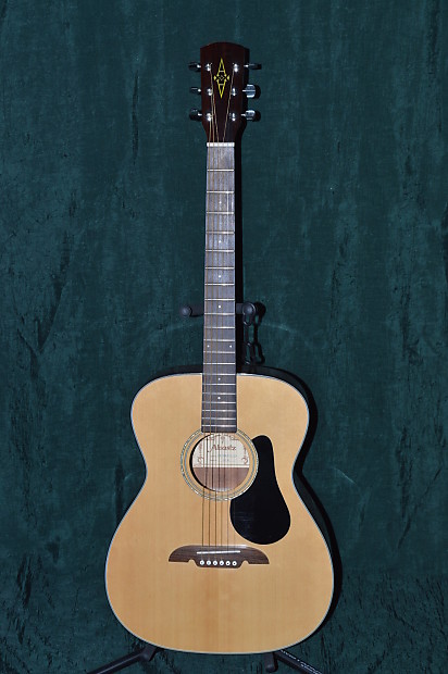 Alvarez rf8 acoustic guitar top