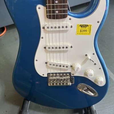 Squier Stratocaster - Blue sparkle image 2