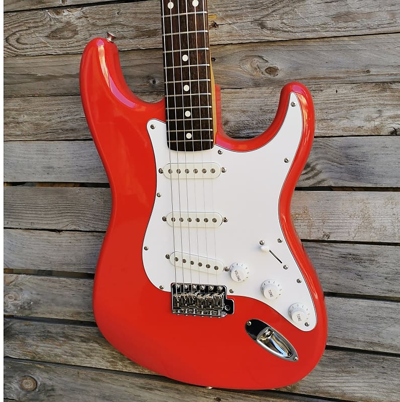 Squier SST-30 1986 Fender Stratocaster MIJ SST-30 Torino Red Post