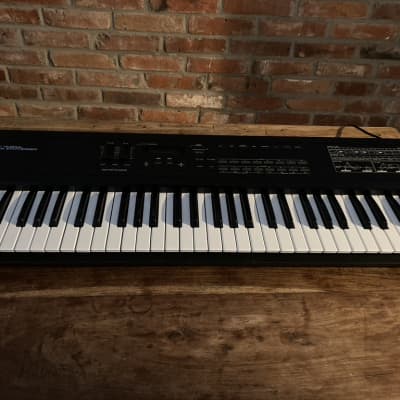 Roland D-10 61-Key Multi-Timbral Linear Synthesizer in very good condition