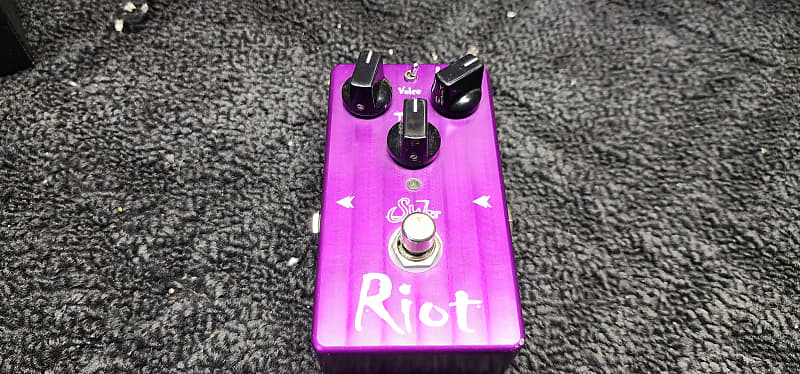 Suhr Riot