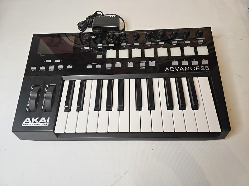Akai Advance 25 Keyboard Controller 2010s - Black | Reverb