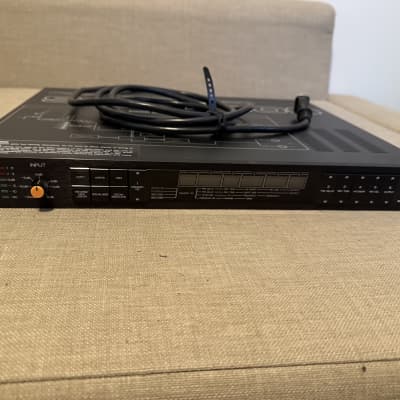 Roland SRV-2000 デジタルリバーブ srv_front.jpg